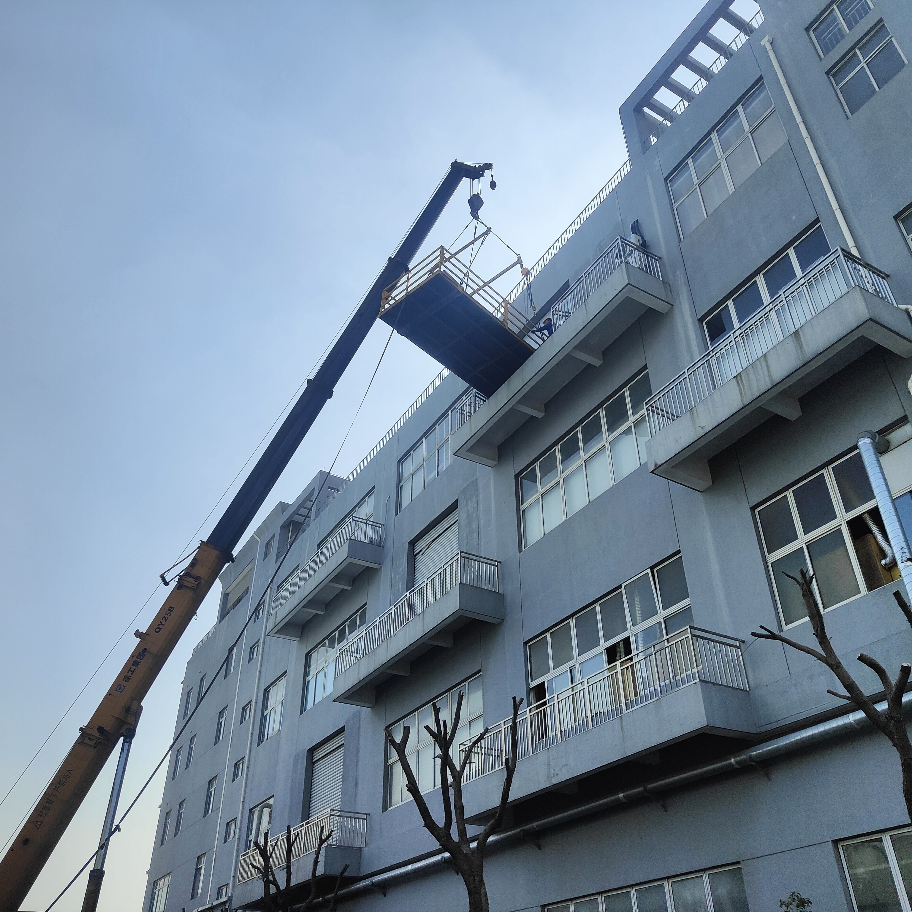上海SMT精密设备装卸搬运吊装上楼工程